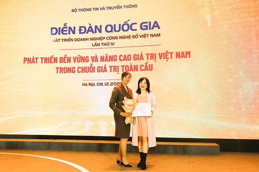 Đại diện SVM vinh dự tham gia lễ trao giải “Make in Viet Nam 2022”