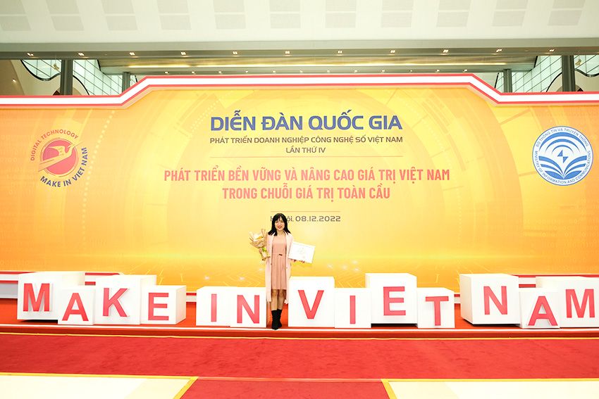 Đại diện SVM tham gia lễ trao giải Make in Viet Nam 2022
