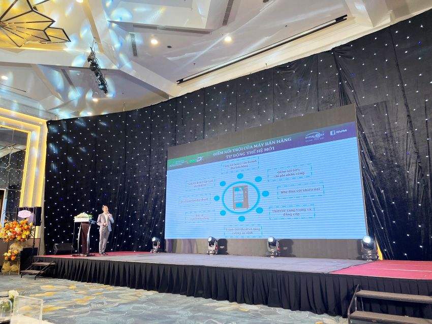 Ông Lê Minh Đức chia sẻ về chủ đề “Công nghệ bán hàng tự động trong kinh tế số xanh” tại Internet Day 2022