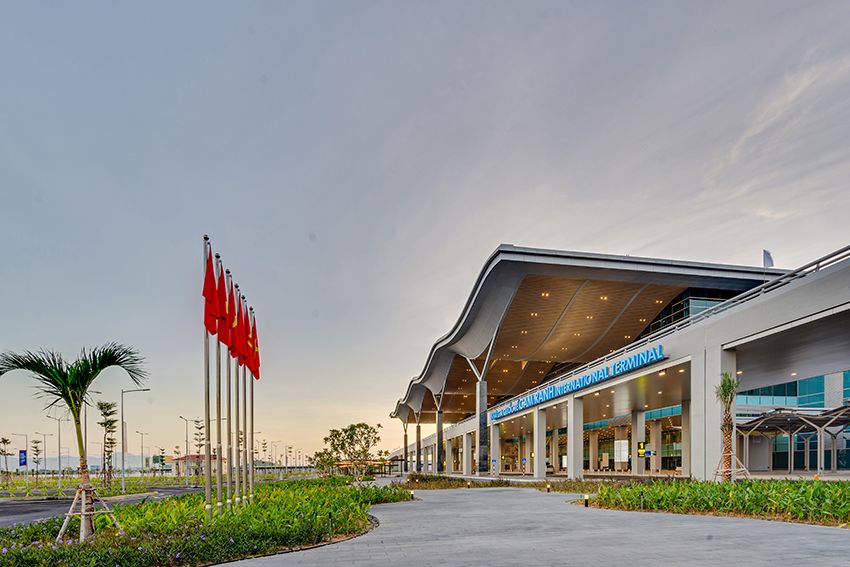 Sân bay quốc tế Cam Ranh nơi đón hàng triệu lượt khách mỗi năm