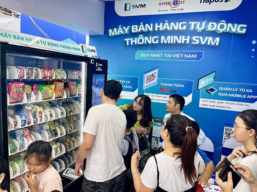Gian hàng của SVM thu hút đông đúc mọi người đến tham quan tại Ngày thẻ Việt Nam 2023