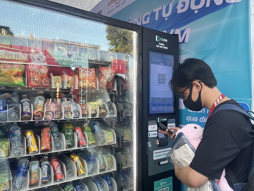 20241008 Ngày thẻ Việt Nam 2024_Máy bán hàng tự động SVM_SVM_Smart Vending Machine_thanh toán không tiền mặt_vietqr_thẻ ngân hàng 20