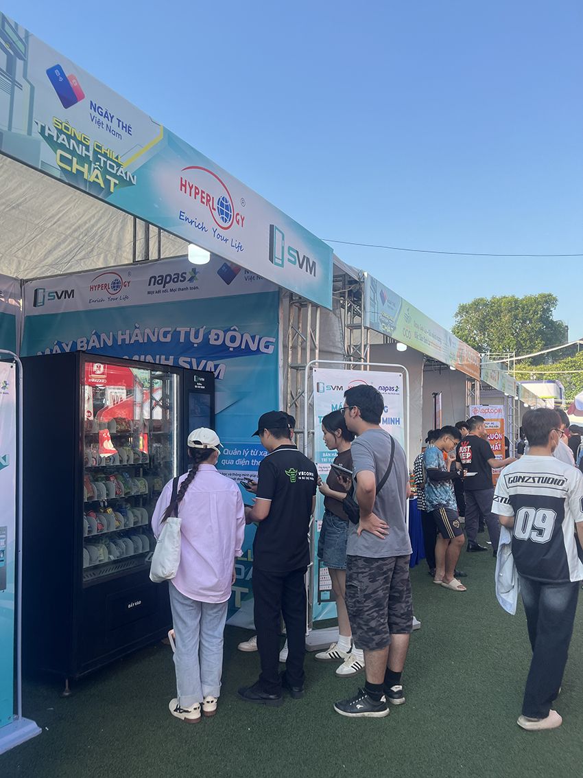 20241008 Ngày thẻ Việt Nam 2024_Máy bán hàng tự động SVM_SVM_Smart Vending Machine_thanh toán không tiền mặt_vietqr_thẻ ngân hàng 21