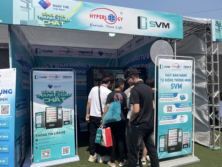 20241008 Ngày thẻ Việt Nam 2024_Máy bán hàng tự động SVM_SVM_Smart Vending Machine_thanh toán không tiền mặt_vietqr_thẻ ngân hàng 28