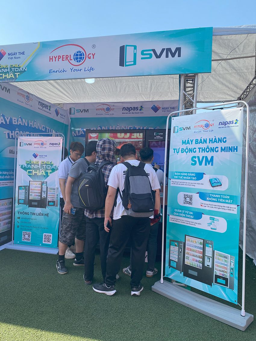 20241008 Ngày thẻ Việt Nam 2024_Máy bán hàng tự động SVM_SVM_Smart Vending Machine_thanh toán không tiền mặt_vietqr_thẻ ngân hàng 6