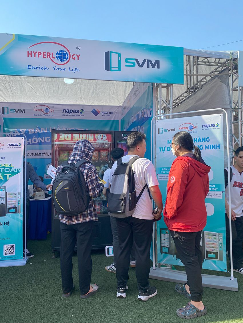 20241008 Ngày thẻ Việt Nam 2024_Máy bán hàng tự động SVM_SVM_Smart Vending Machine_thanh toán không tiền mặt_vietqr_thẻ ngân hàng 7