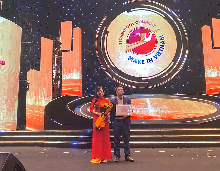 20240115 Make in Viet Nam 2024-Smart Kit 3 | Máy bán hàng tự động thông minh 20240115 Make in Viet Nam 2024_Smart Kit 3